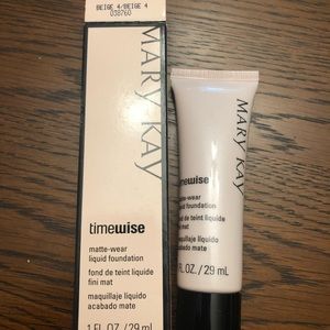 Mary Kay Matte Wear Liquid Foundation Beige 4